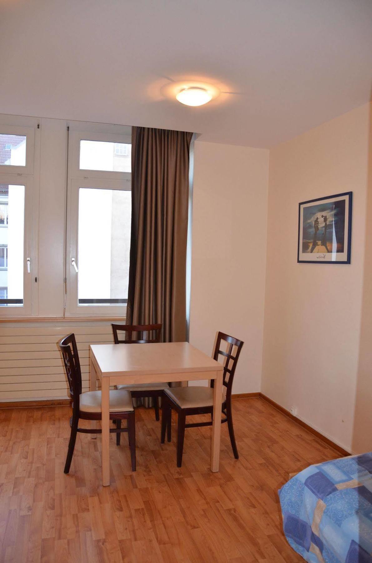 Ibis Styles Centre Republique Hotel 3*